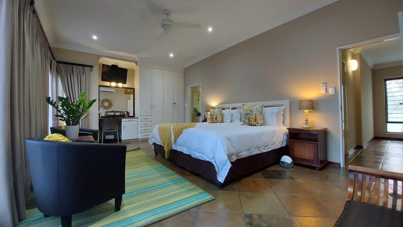 มาตูมี กอล์ฟ ลอดจ์ - เนลสเปรยต์ Hotel Mbombela ภายนอก รูปภาพ