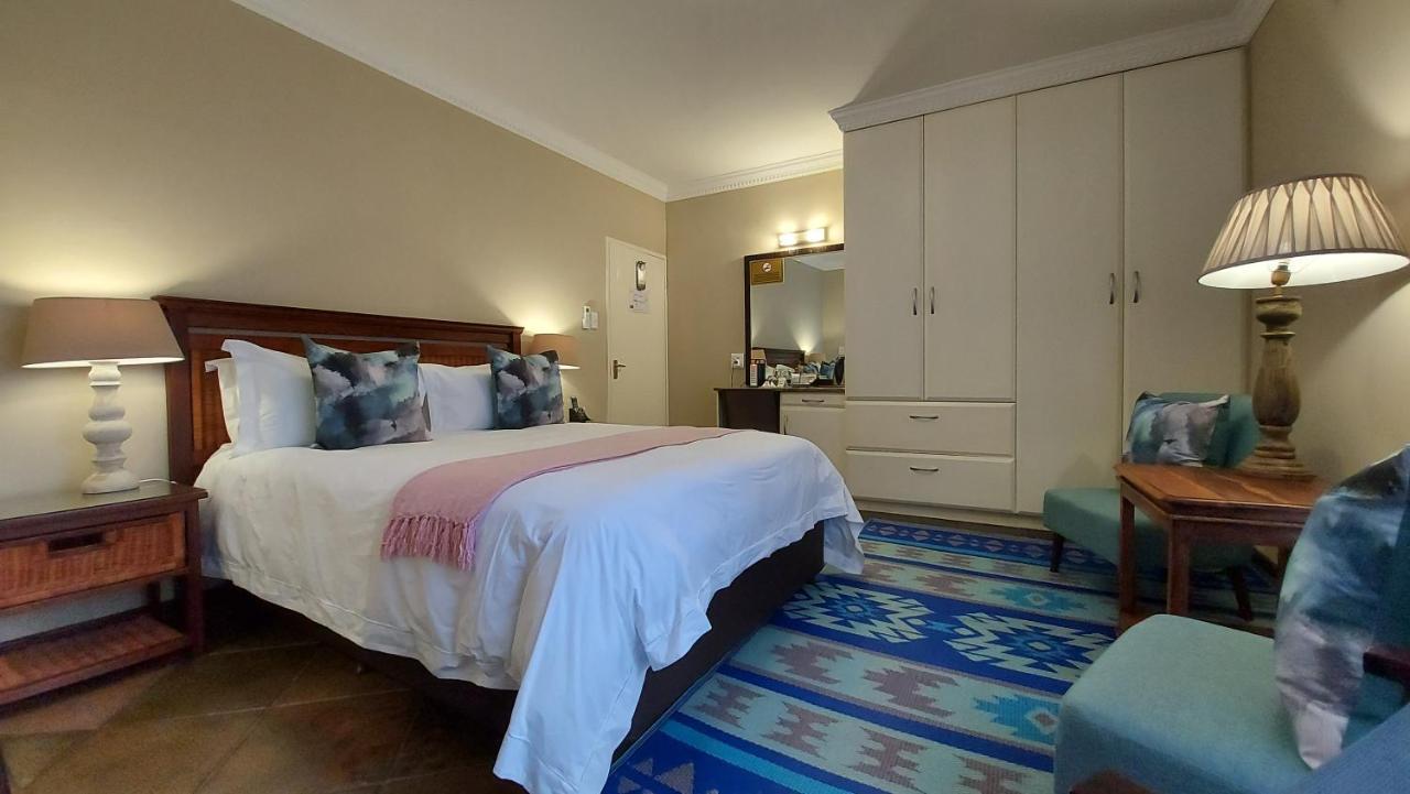 มาตูมี กอล์ฟ ลอดจ์ - เนลสเปรยต์ Hotel Mbombela ภายนอก รูปภาพ