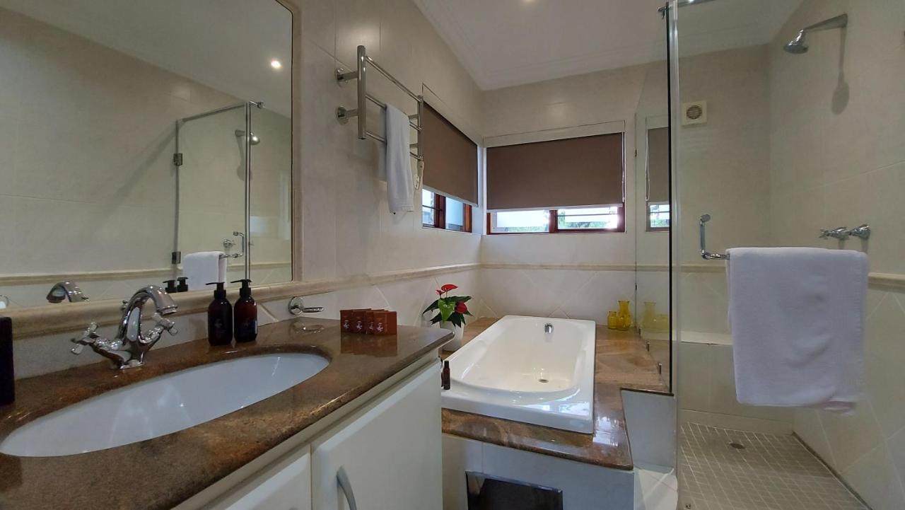 มาตูมี กอล์ฟ ลอดจ์ - เนลสเปรยต์ Hotel Mbombela ภายนอก รูปภาพ