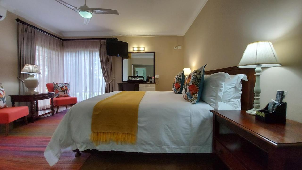 มาตูมี กอล์ฟ ลอดจ์ - เนลสเปรยต์ Hotel Mbombela ภายนอก รูปภาพ