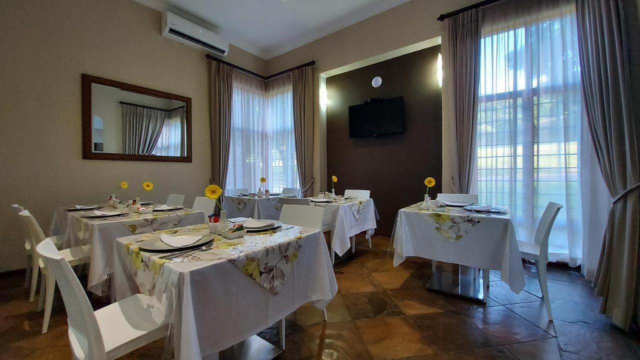 มาตูมี กอล์ฟ ลอดจ์ - เนลสเปรยต์ Hotel Mbombela ภายนอก รูปภาพ