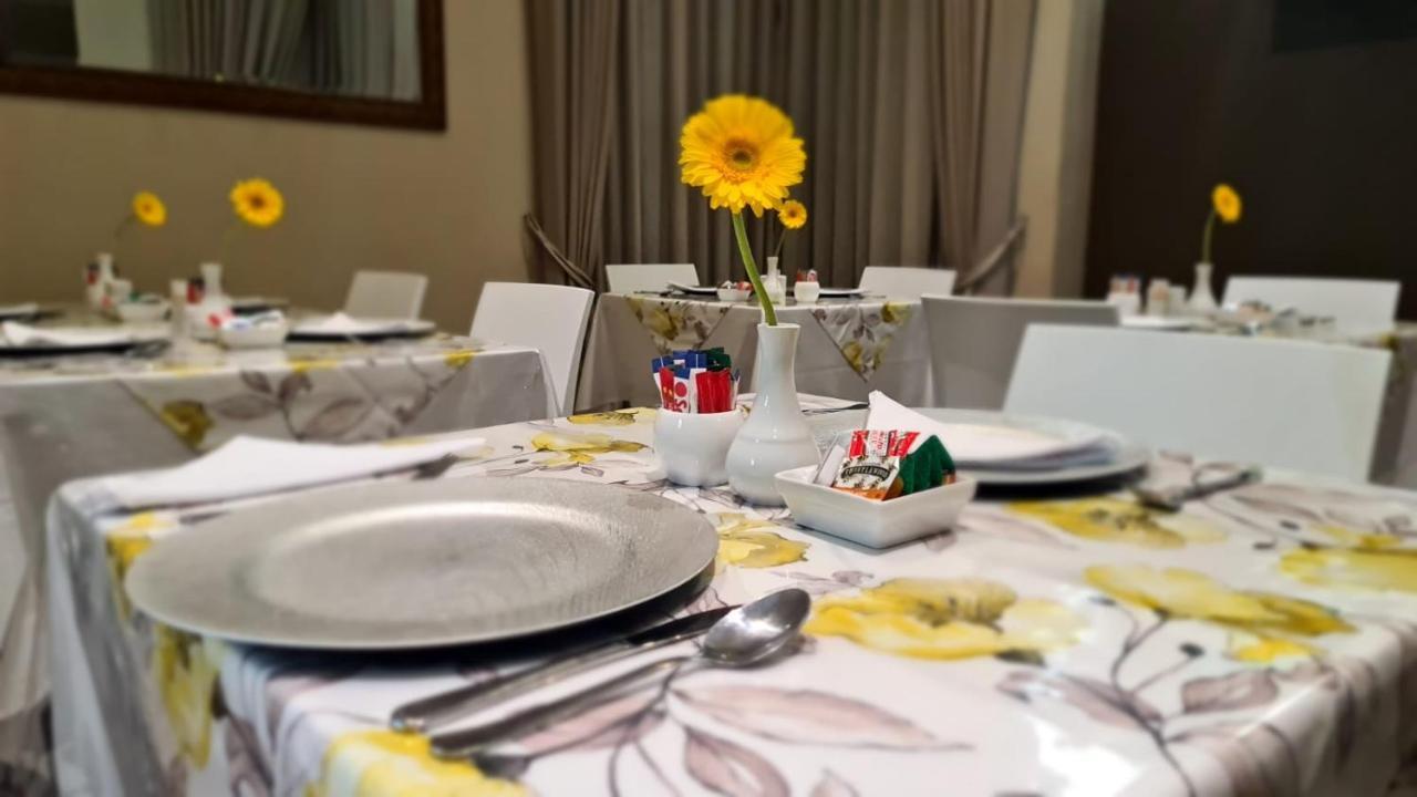 มาตูมี กอล์ฟ ลอดจ์ - เนลสเปรยต์ Hotel Mbombela ภายนอก รูปภาพ