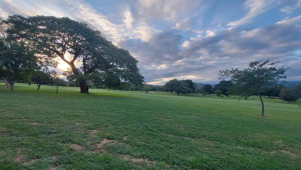 มาตูมี กอล์ฟ ลอดจ์ - เนลสเปรยต์ Hotel Mbombela ภายนอก รูปภาพ