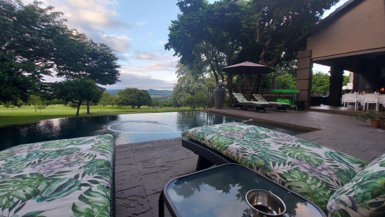 มาตูมี กอล์ฟ ลอดจ์ - เนลสเปรยต์ Hotel Mbombela ภายนอก รูปภาพ